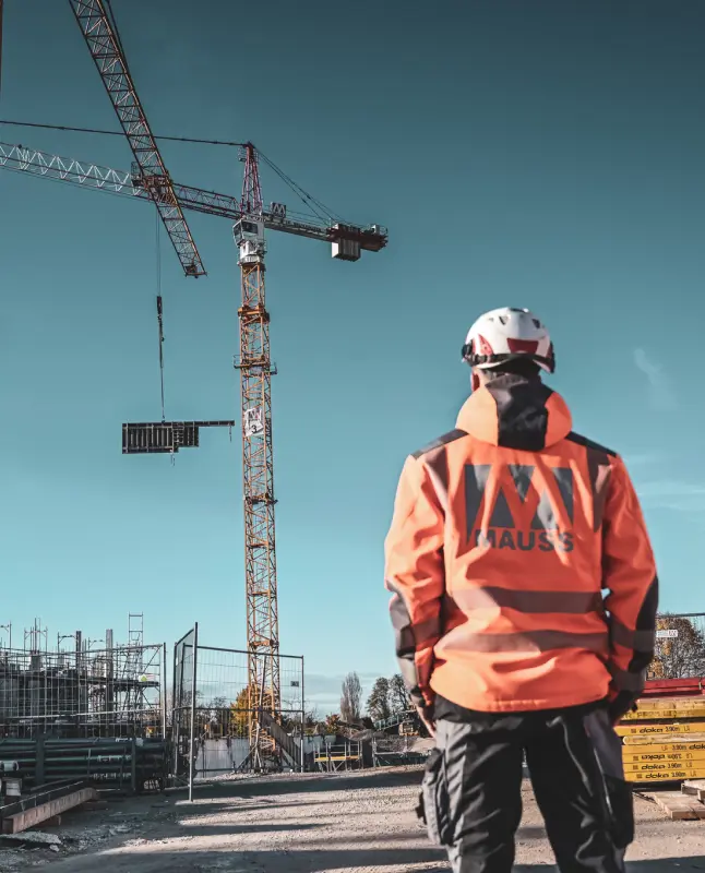 MAUSS BAU Mitarbeiter bei der Arbeit auf einer Baustelle